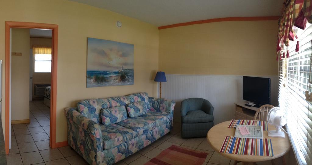 Pelican Post - Bradenton Beach Motel Bagian luar foto