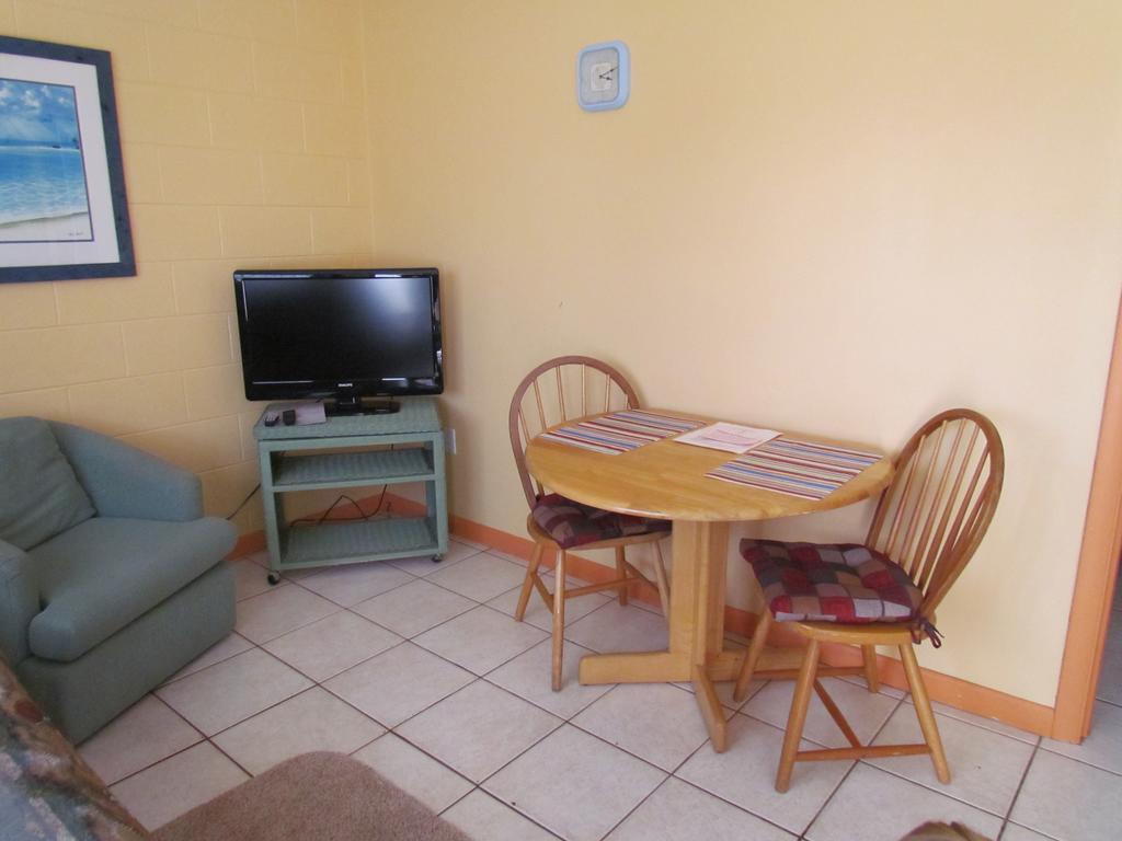 Pelican Post - Bradenton Beach Motel Bagian luar foto