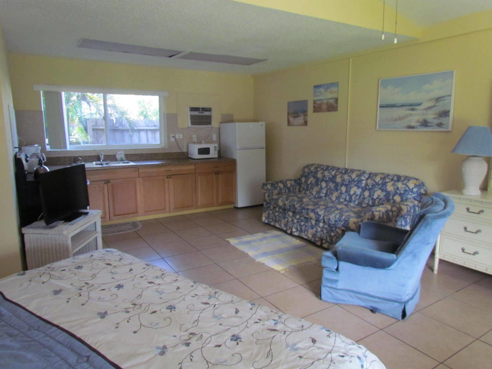 Pelican Post - Bradenton Beach Motel Bagian luar foto