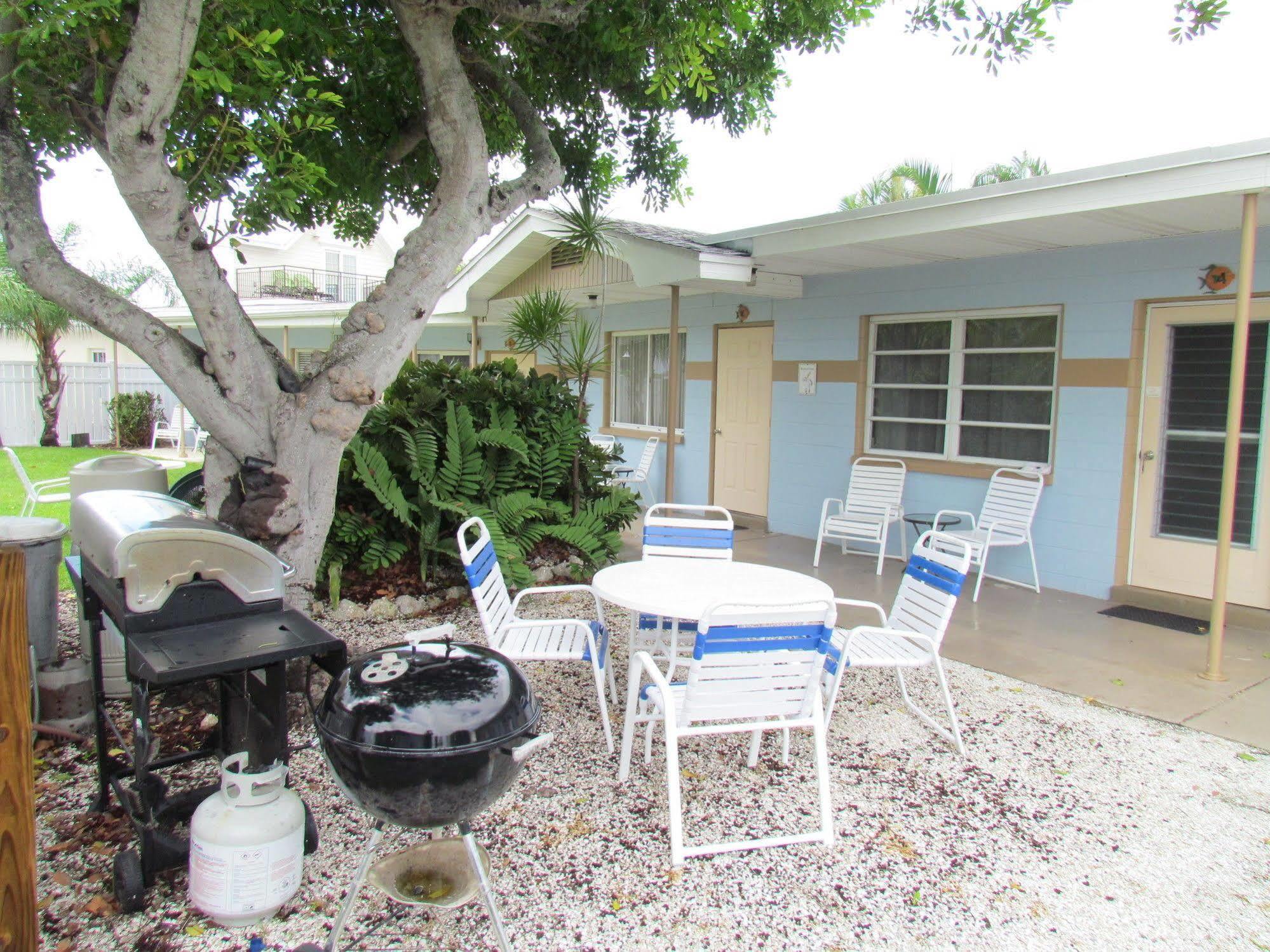 Pelican Post - Bradenton Beach Motel Bagian luar foto