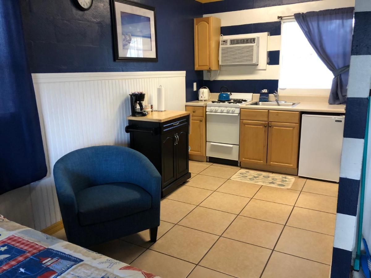 Pelican Post - Bradenton Beach Motel Bagian luar foto