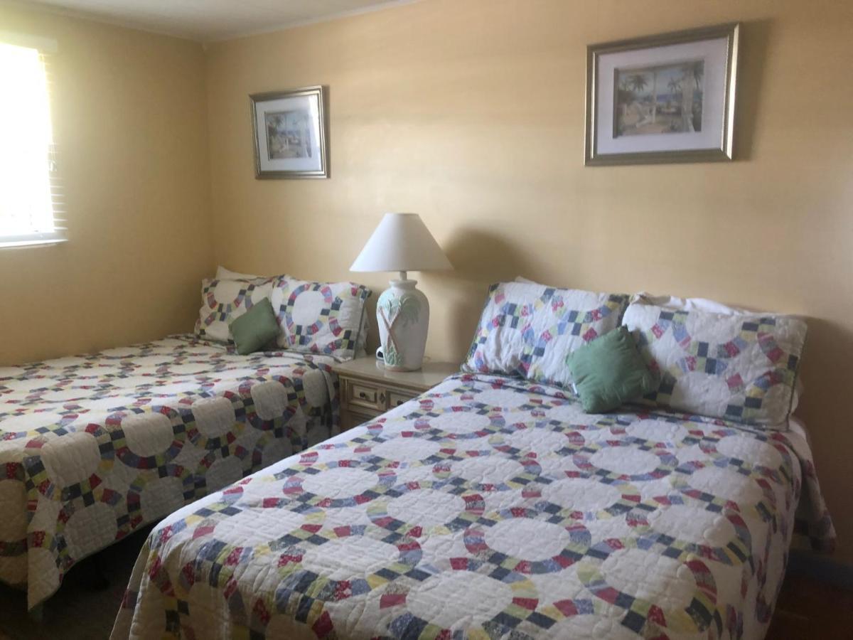 Pelican Post - Bradenton Beach Motel Bagian luar foto