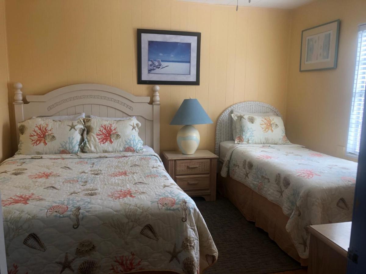 Pelican Post - Bradenton Beach Motel Bagian luar foto