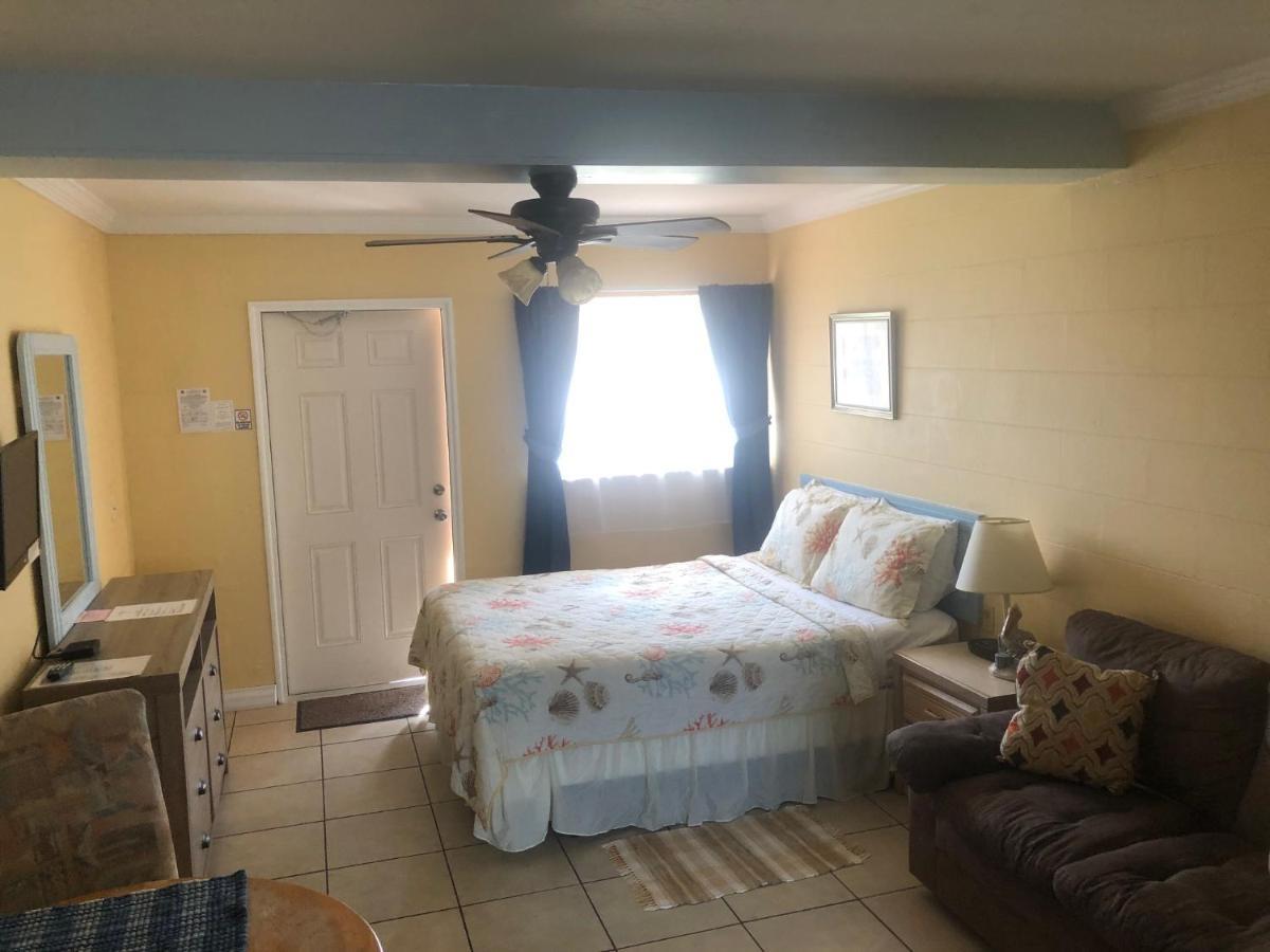 Pelican Post - Bradenton Beach Motel Bagian luar foto